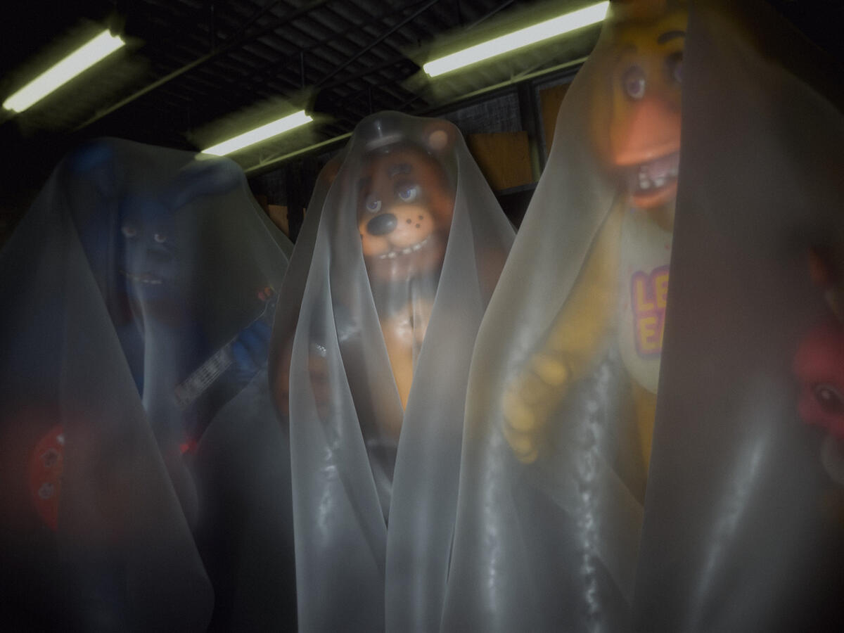 Animatronics in storage after the original restaurant&#39;s closure (2003)